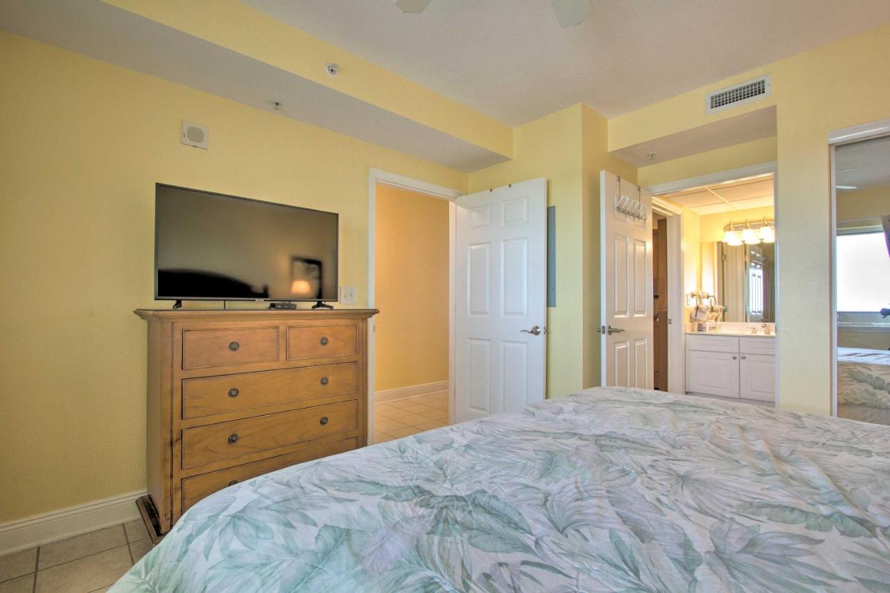 Beachfront With Emerald Amenities Apartment *